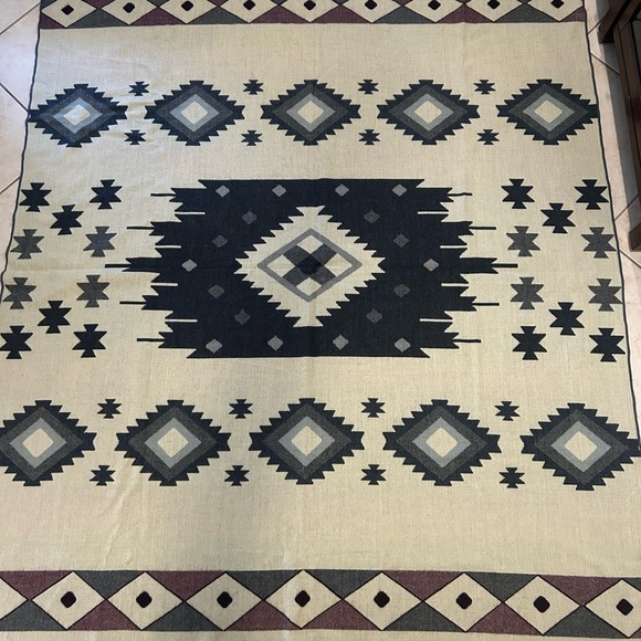 Geometric Patterned Blanket - Picture 3 of 6